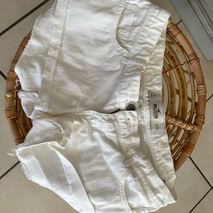 Low rise trendy hollister jean shorts